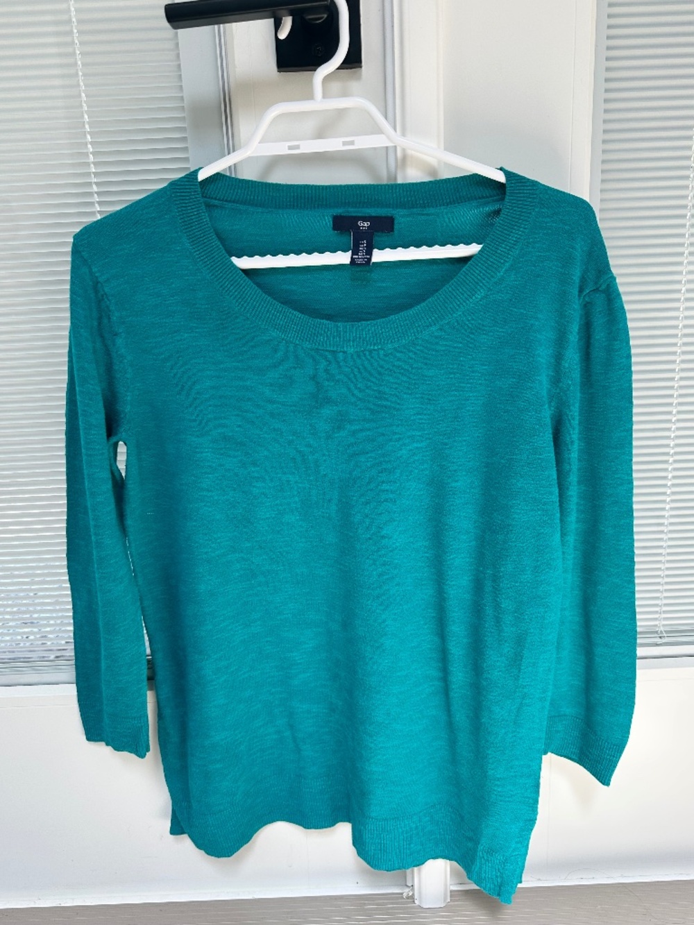 Gap lightweight sweater top size Small